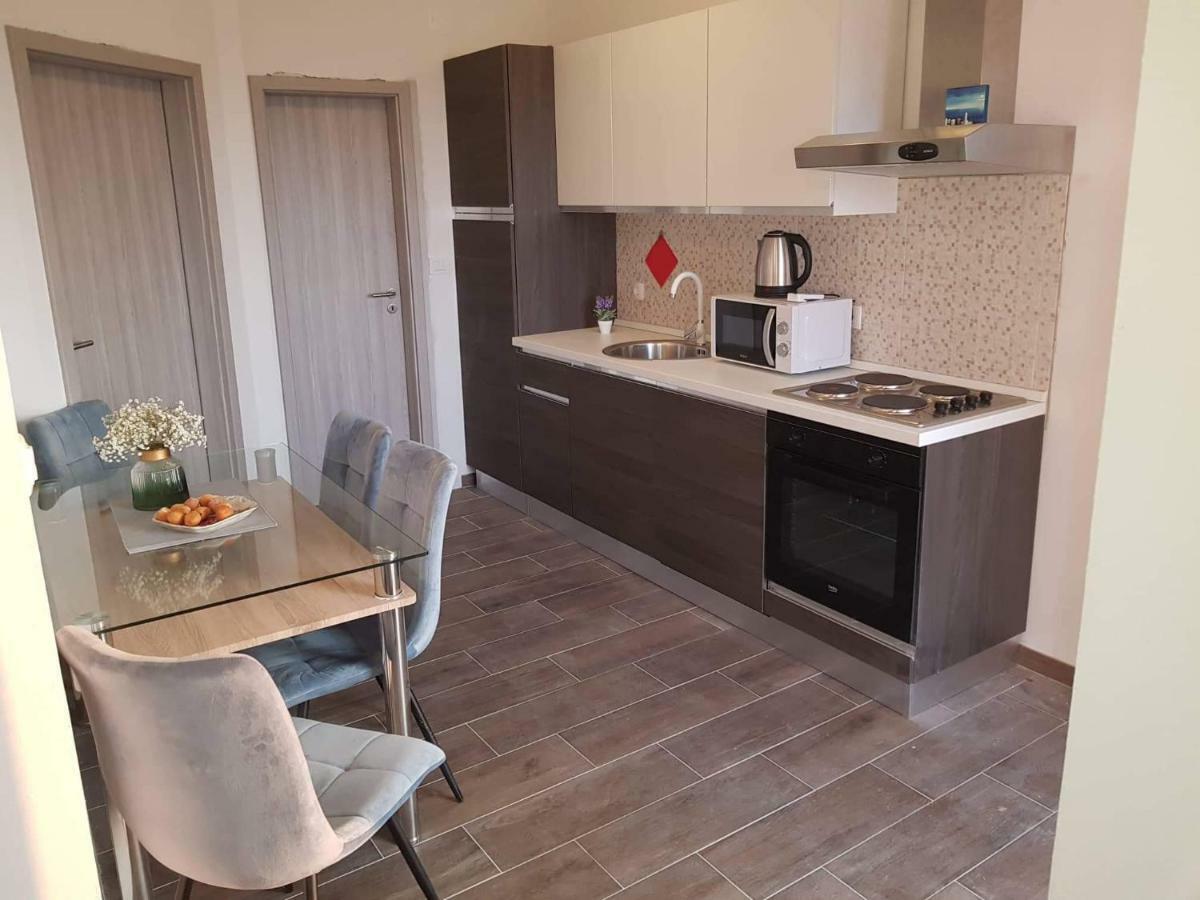 Apartmani Luce I Miho 닌 외부 사진